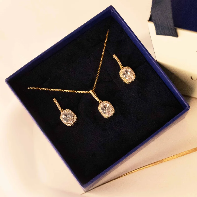 Oval shaped Diamond Necklace Gift Set